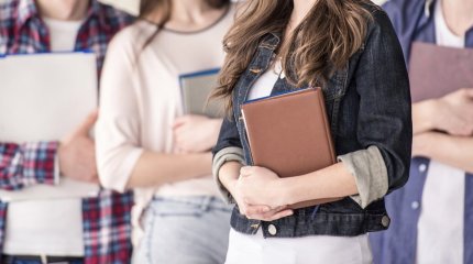 Более 10 тысяч абитуриентов подали документы на участие в конкурсе грантов в первый день