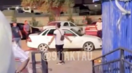 Маңғыстау облысында ер адам жұрттың көзінше әйелін пышақтап тастады