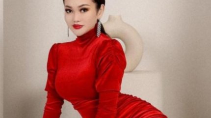 Ерке Есмахан оқырманына 1,5 миллион теңгелік сыйлық тарту етті