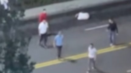 Массовая драка возле одного из столичных заведений попала на видео