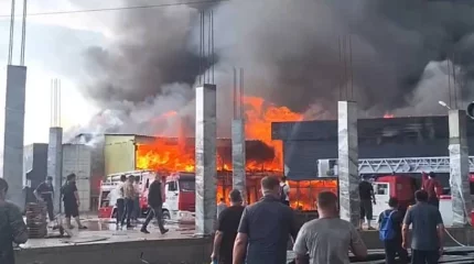 Алматыда базар өртеніп жатыр