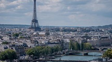 Парижде екі ай ішінде әскери лагерь салынды