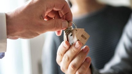 Павлодарда көпбалалы анаға тұрғын үй кезегіне қайта тұру үшін сотқа жүгінуге тура келді