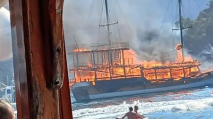 Түркияда 100-ден аса турисі бар яхта суға батып кетті