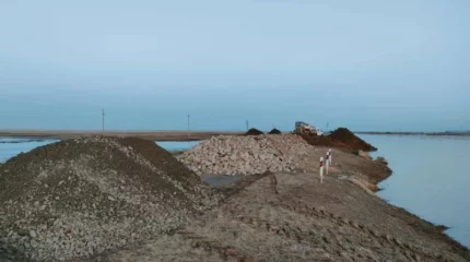 Құлсарыда су тасқынында бұзылған 10 шақырым жол қалпына келтіріледі