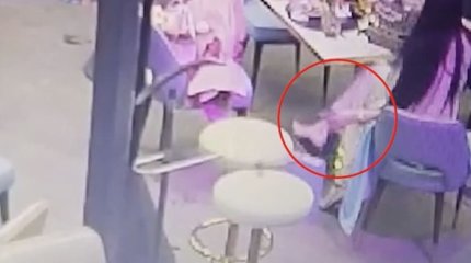 Женская дружба: астанчанка украла у подруги подарок прямо в разгар празднования