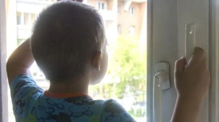 Ақмола облысында төрт жасар бала терезеден құлап кетті