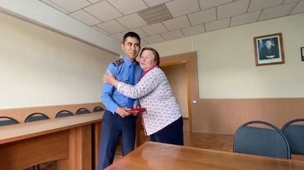 Пенсионерка растрогала полицейских реакцией на найденный кошелек