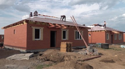 Ход строительства домов для пострадавших от паводков проверил премьер Бектенов