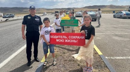 Таразда өмірлік қиын жағдайға тап болған балалар көлік жүргізушілеріне хат жазды