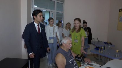 В Алматы члены партии «AMANAT» проверили городские организации на соблюдение квоты по трудоустройству инвалидов