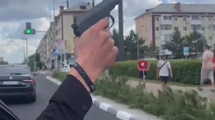 Участник свадебного кортежа имитировал стрельбу и попал под суд в Костанае