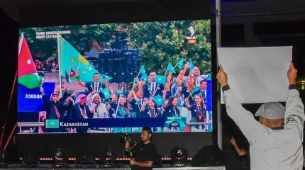 Париж Олимпиадасы: Қазақстан делегациясы көк Туды желбіретті