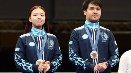 Геннадий Головкин поздравил Сатпаева и Ле с первой олимпийской медалью