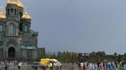 Молния ударила в людей в российском Подмосковье: один погибший, трое пострадавших