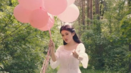 Ерке Есмахан "Қайда?" әнін студент қыздан 250 мың теңгеге сатып алған