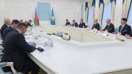 Қасым-Жомарт Тоқаев Әзербайжан Президенті Ильхам Әлиевпен кездесті