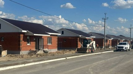 Качество домов для пострадавших от паводка на западе Казахстана оценил министр