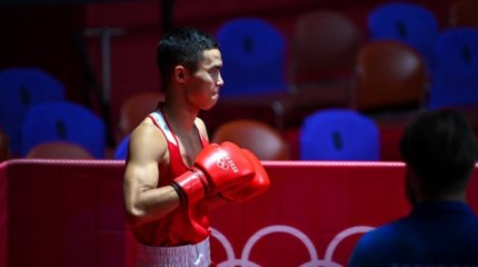 Еще один казахстанский боксер вышел в четвертьфинал Олимпиады