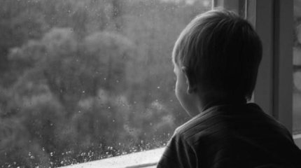 Шестилетний ребенок разбился, выпав из окна в Темиртау