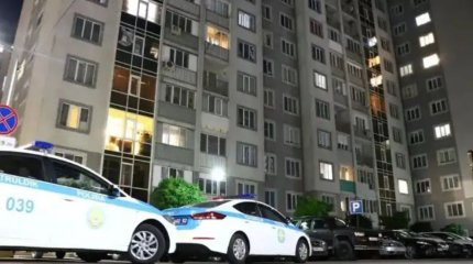 Алматыда полицейлер көпқабатты тұрғын үй шатырындағы өртті сөндірді