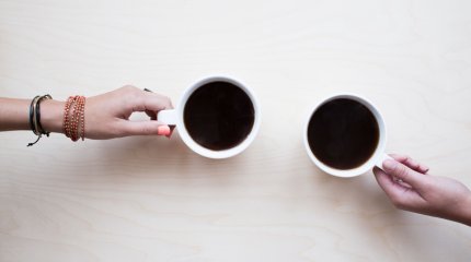 Неожиданные встречи ждут Тельцов; удачны покупки бытовой техники - у Близнецов: гороскоп на 6 июля