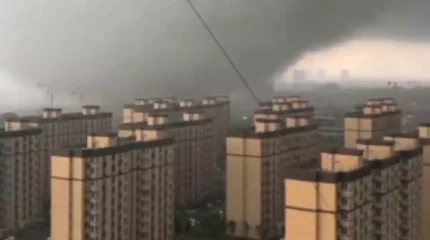 Қытайда жойқын торнадо соқты: қаза тапқандар бар