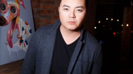 "Бүкіл әлемге танымал". Алмас Кішкенбаев екінші рет үйленіп, ұлды болғаны рас па?