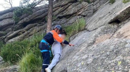 Бурабайда таудан түсе алмаған үш турист құтқарылды