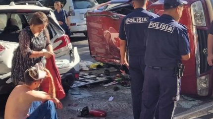 Алматыда полиция автобусы жеңіл көлікпен соқтығысты