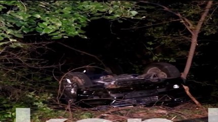 Алматыда машинаның тежегіші мен газды шатастырып алған әйел көлігімен сайға құлап кетті