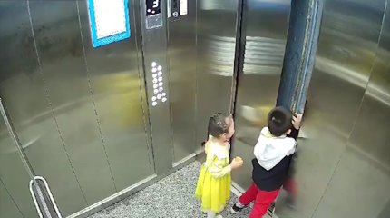 «Лифтіде балалар мен аяғы ауыр әйелдер жиі қамалып қалады», - тұрғын