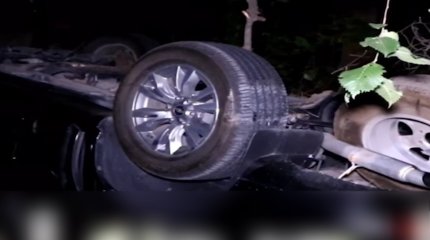 «Перепутала педали»: мать и дочь пострадали в серьезной аварии в Алматы