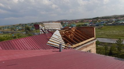 Штормовой ветер сорвал крышу в школе в ВКО