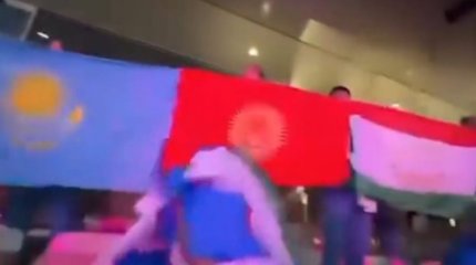 Олимпиадада өзбекстандық жанкүйерлер Қазақстанның туын желбіретті