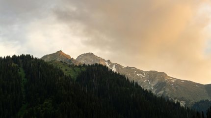 Туристы заблудились близ Большого Алматинского пика