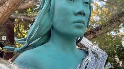 Цукерберг создал двухметровую статую жены