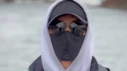 «Алланың қалауымен үйлі болдыңыздар»: маскадағы адам 30-дан астам отбасыға баспана берді