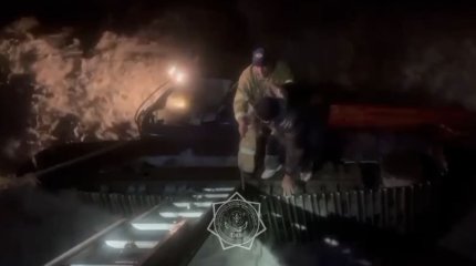 Из-за сильного дождя алматинец на экскаваторе опрокинулся в реку (ВИДЕО)