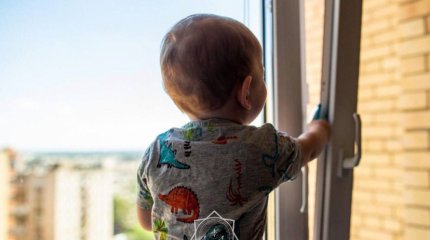 Четырехлетний ребенок выпал из окна 15-го этажа в Алматы
