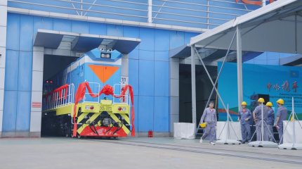 Свыше 110 тысяч железнодорожников страны отмечают свой профессиональный праздник