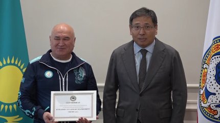 «Пәтер кілті, көлік пен ақшалай сертификат»: Ерболат Досаев Олимпиада жүлдегерлерін марапаттады
