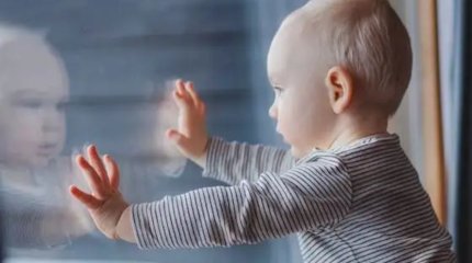 Алматыда бір айда 6 бала терезеден құлап кеткен