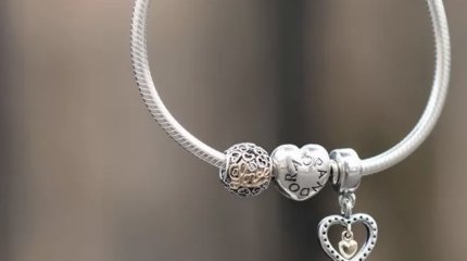 Астанчанин подарил девушке браслет бывшей невесты и попал под статью