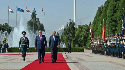 Қасым-Жомарт Тоқаевты «Қасри Миллат» сарайында Тәжікстан Президенті Эмомали Рахмон қарсы алды