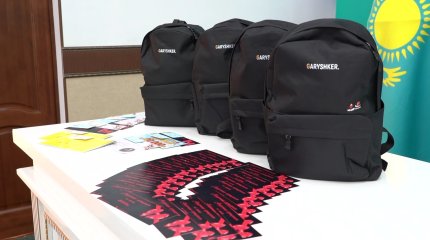 Атырауда «AMANAT» партиясының өкілдері  «Мектепке жол» қайырымдылық акциясына атсалысты