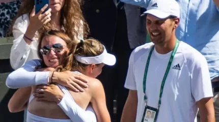 Елена Рыбакина бапкерімен қош айтысты