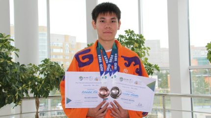 Жер мен Марсты салыстырды: Павлодарлық оқушы Қытайдан қос медаль әкелді