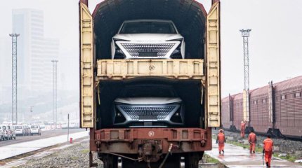 Несколько сотен китайских авто доставили в Казахстан железной дорогой