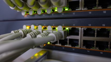 Жаслан Мадиев проверил качество интернета в Караганде